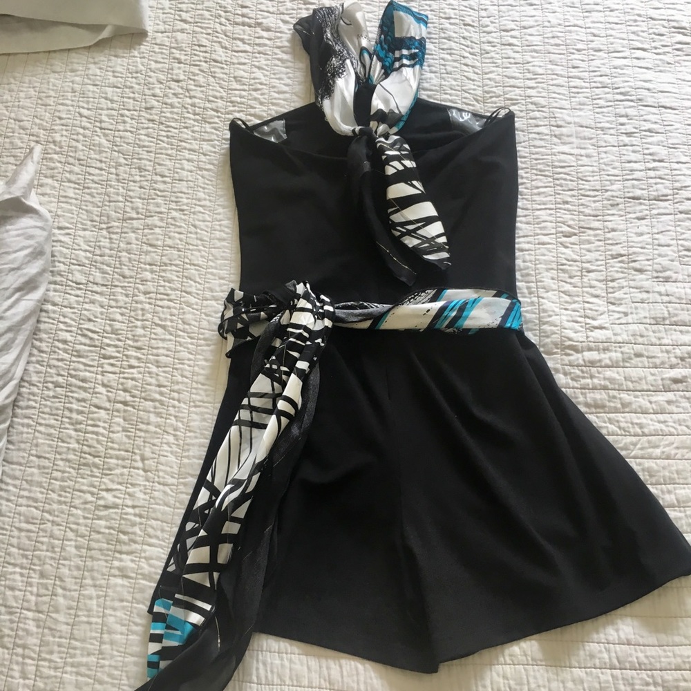 Cache Romper Size Small - image 4